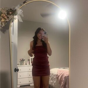 Chic Strapless Burgundy Dress with Bow Detail